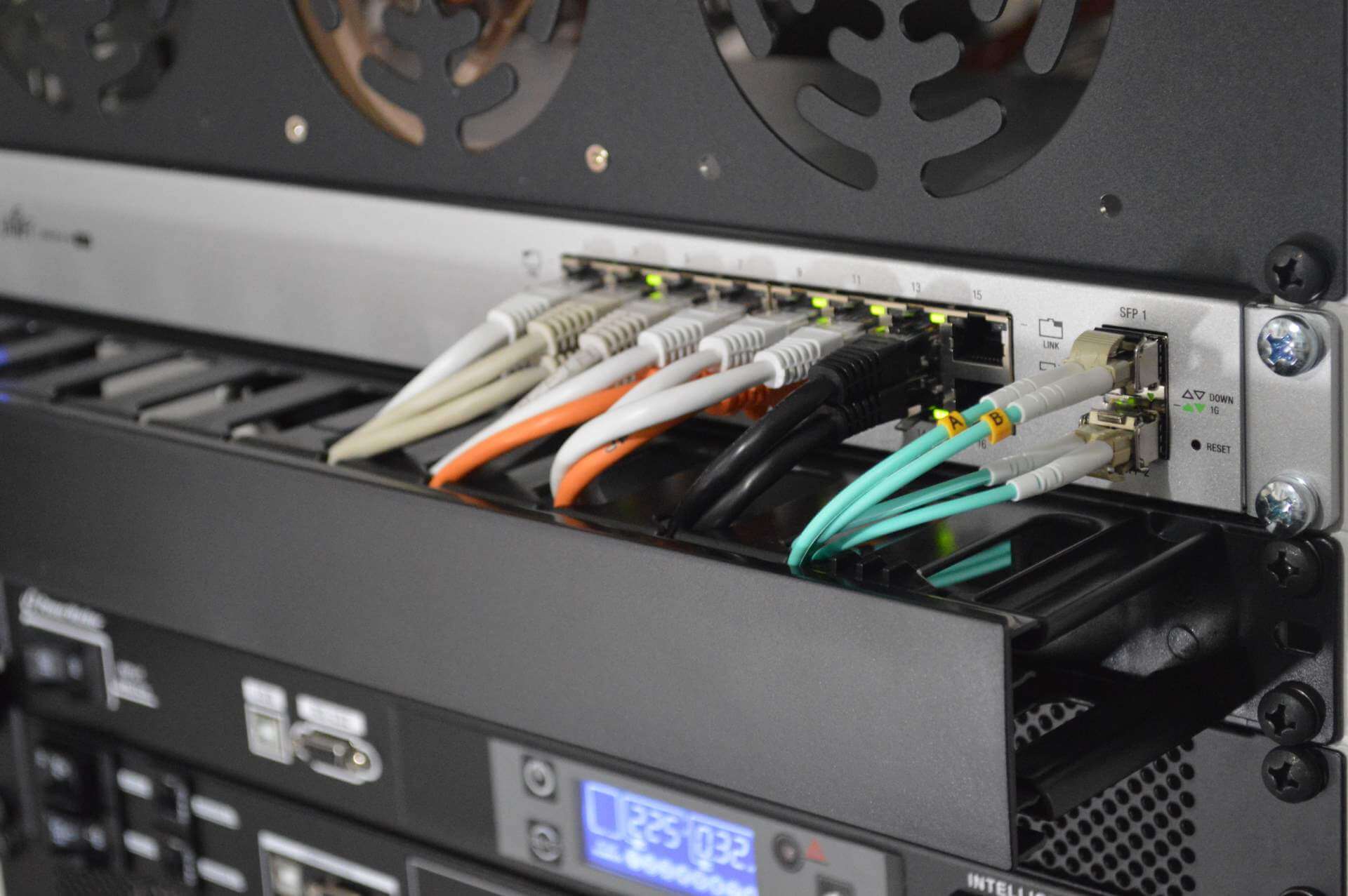 3 THINGS TO KNOW ABOUT HOTEL CABLING Resource Technology Management, Inc.